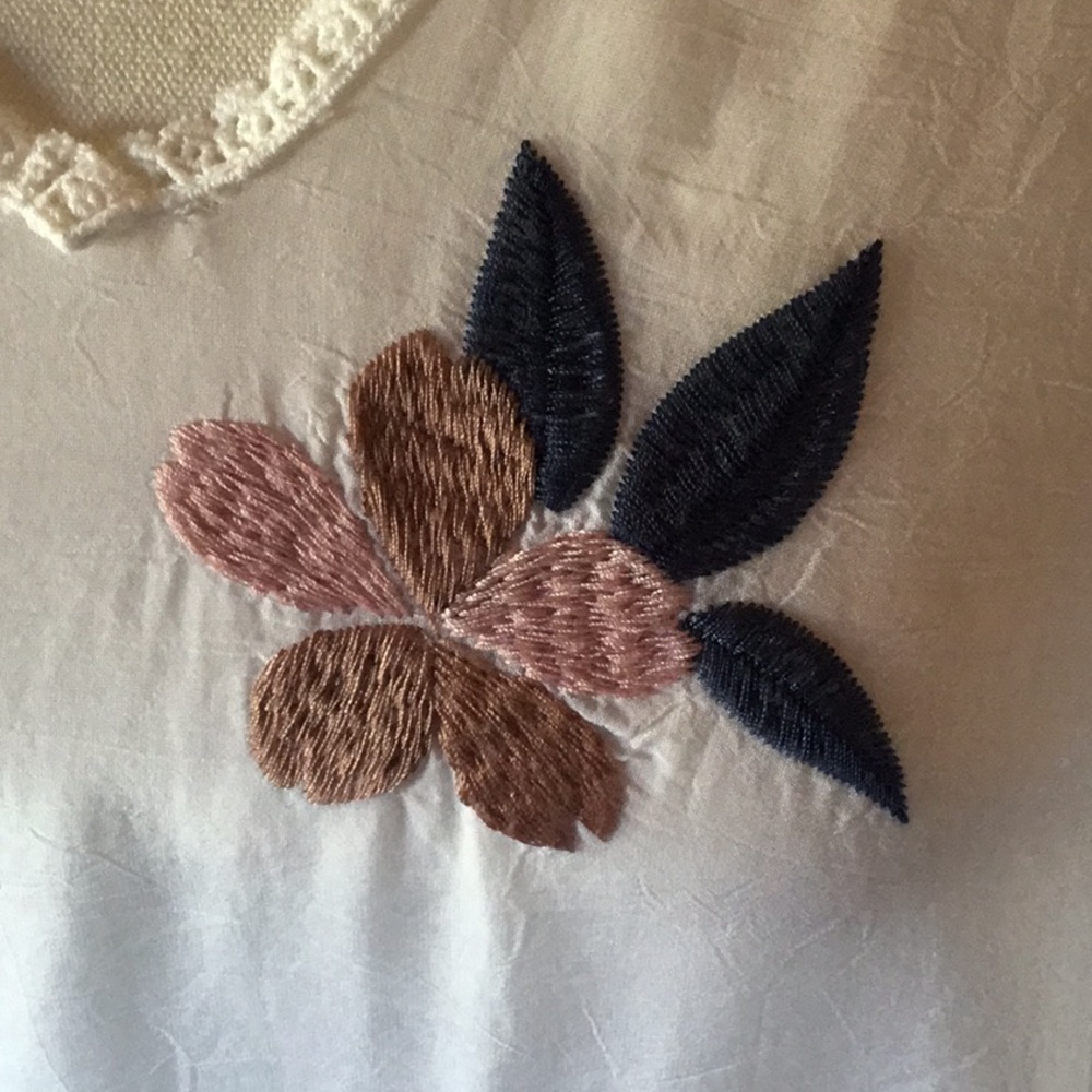 NWOT Johnny Was Dahlia V Neck Top - Picture 2 of 7
